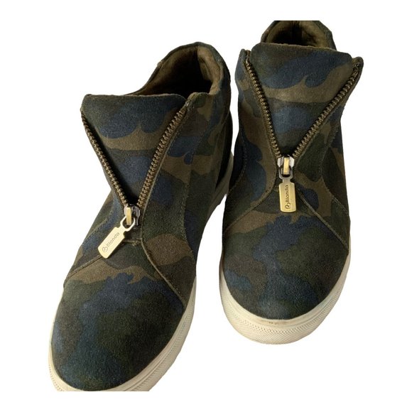 Blondo Glenda Camo Wedge Bootie \ Size 8M - Picture 3 of 13